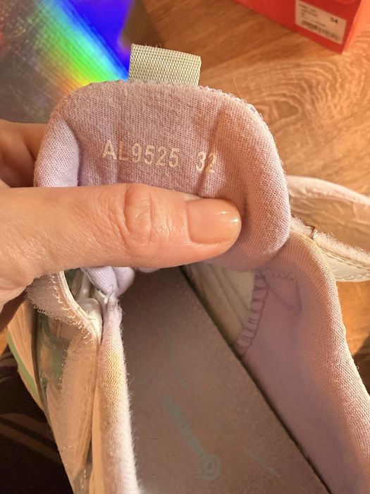 Кроссовки для девочки