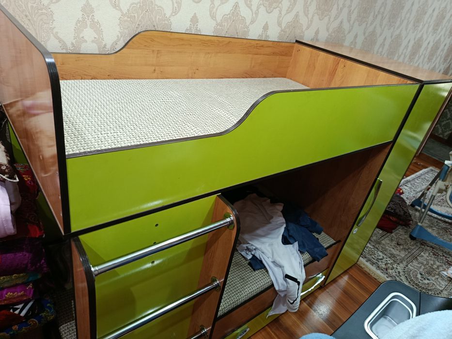 Кровать двухъярусная