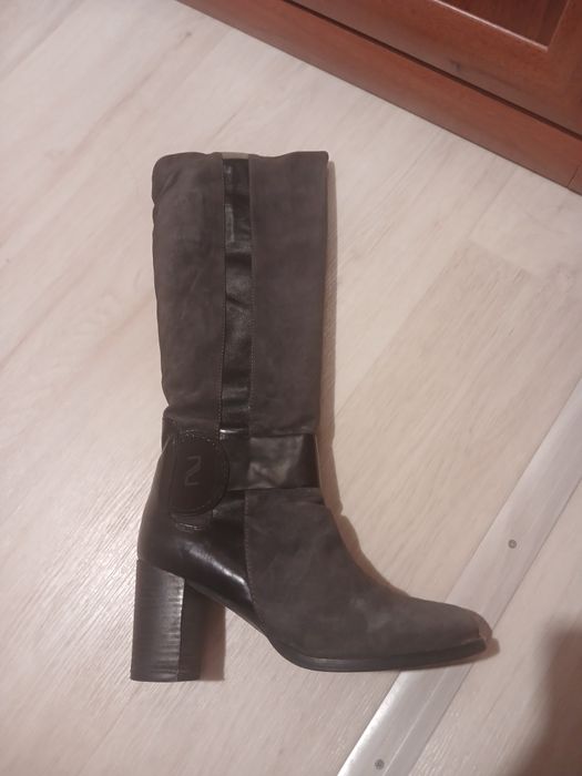 Продам женские сапоги