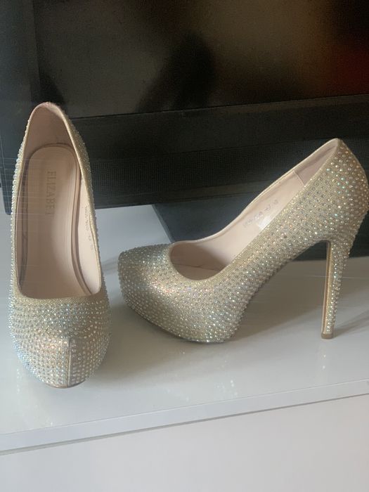 Туфли со стразами