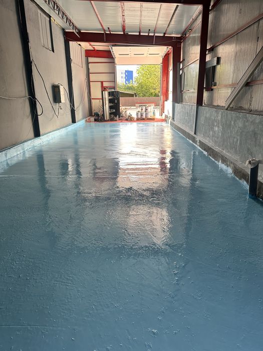 Hala 220 mp de închiriat plus curte