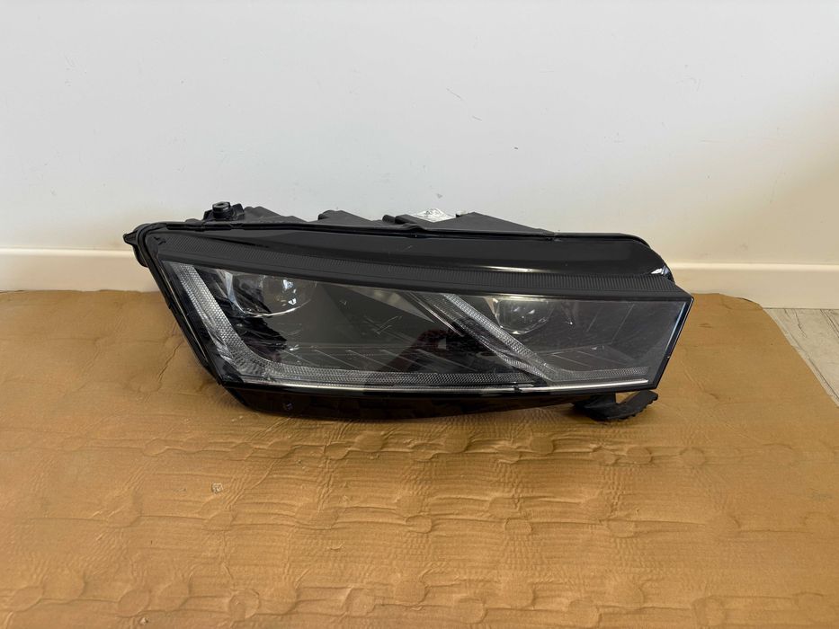 Far dreapta full led Skoda Octavia 4 dupa 2020 cod 5E4941016A