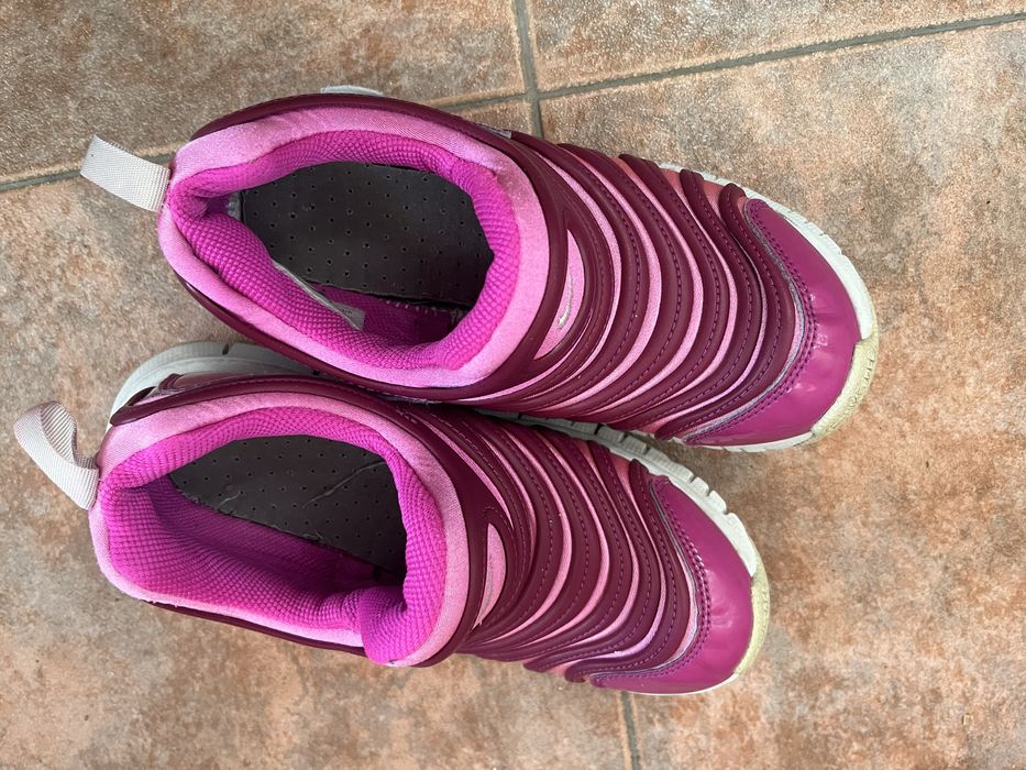 Adidasi, model Nike Free, pt fete, foarte comozi