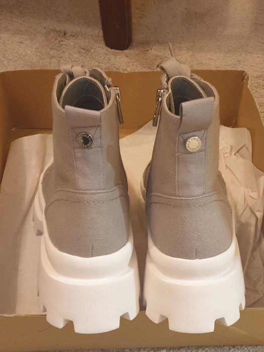 Дамски сиви боти Steve Madden + плътно яке