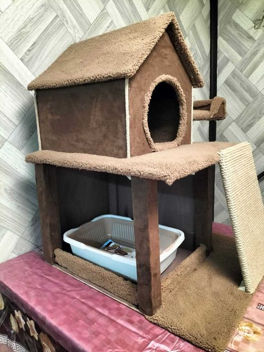 Домик для кошек с лотком для туалета