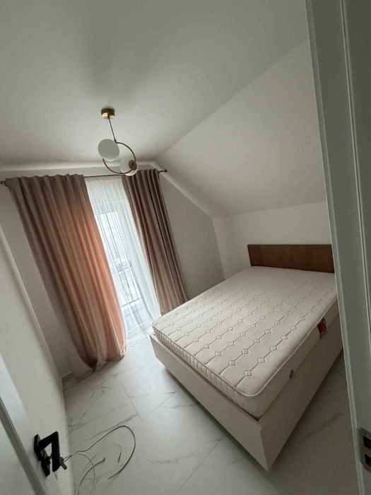 Inchiriez casa Lisaura