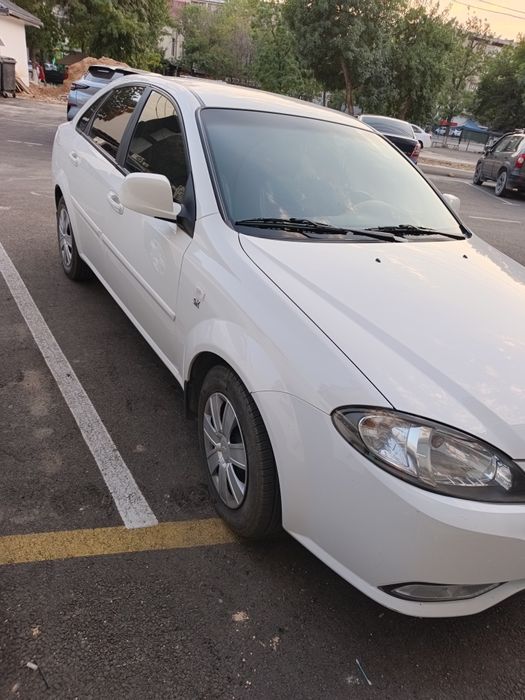 Автомабил Шевролет жентра