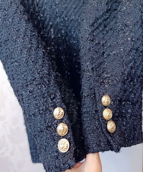 Черно сако букле