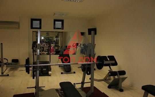 Дава се под наем Четиристаен апартамент в Варна, м-т Траката - 150 кв.м за 918 € - Снимка #15