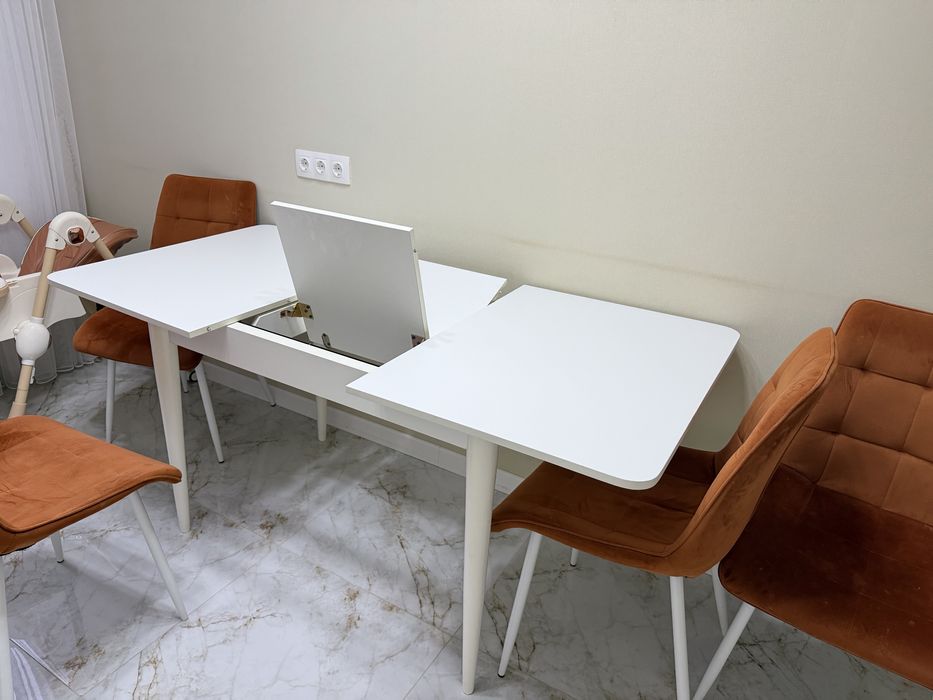 Продам кухонный стол и 4 стула