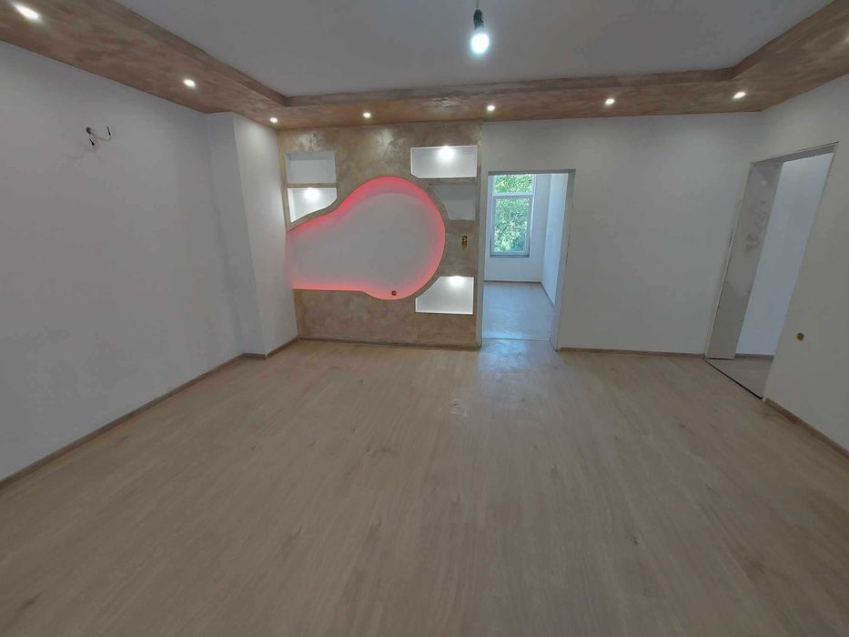 Продава се Тристаен апартамент в Търговище, Център - 120 кв.м за 668 €/кв.м - Снимка #4