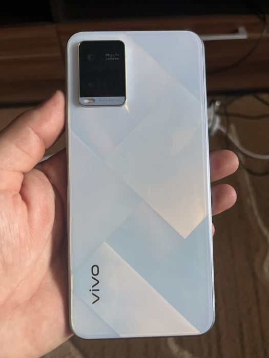 Продам Телефон vivo y 21.