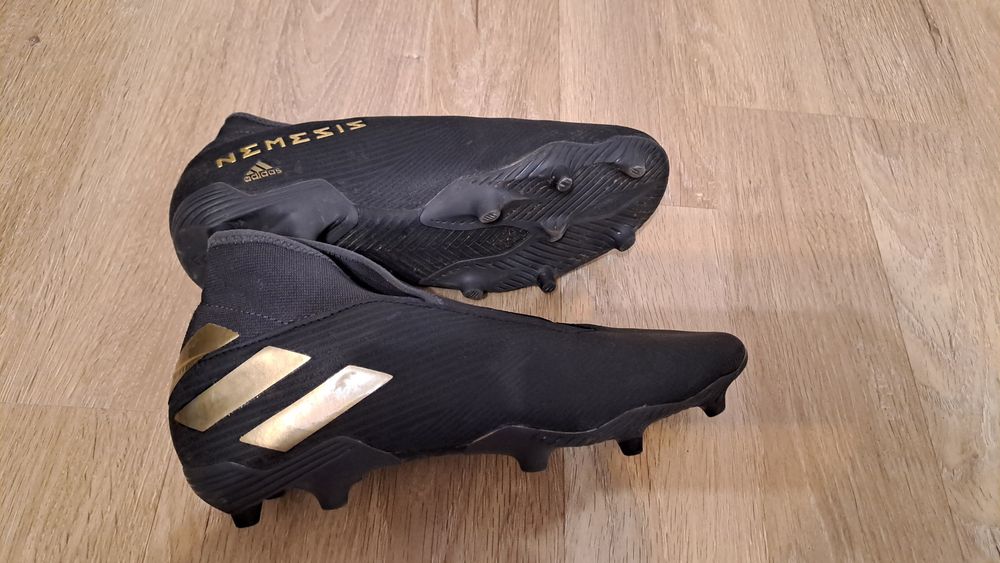 Футболни обувки Adidas Nemeziz номер  40
