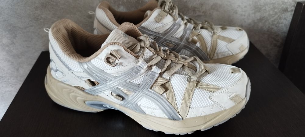 Продам кроссовки новые