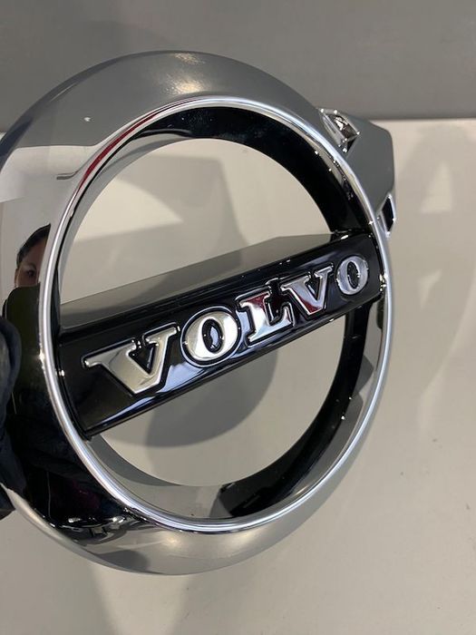Logo grila radiator NOU VOLVO V40 V40 Cross Country 31425816 31457656 31457655