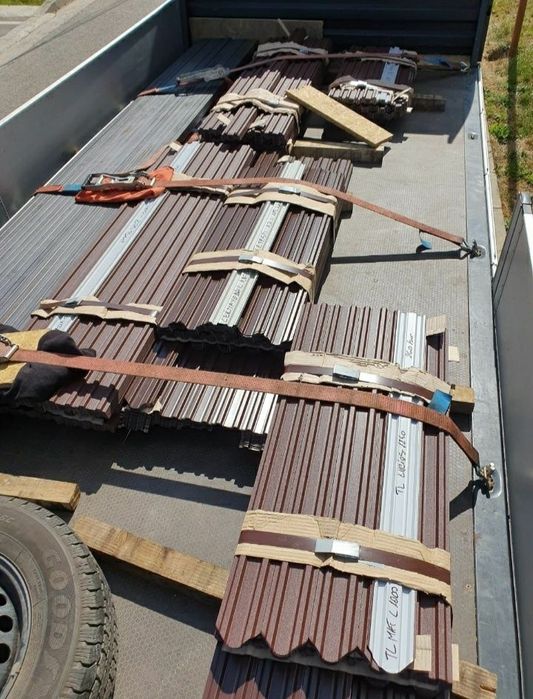 Sipca metalica pentru gard maro 2ml  Aspect rafinat si modern