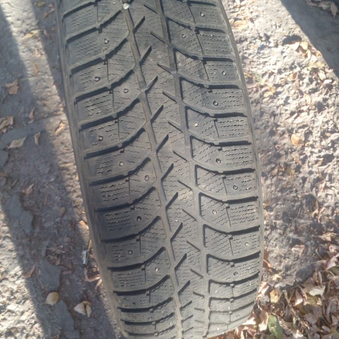 Продам зимняя 235/60/17