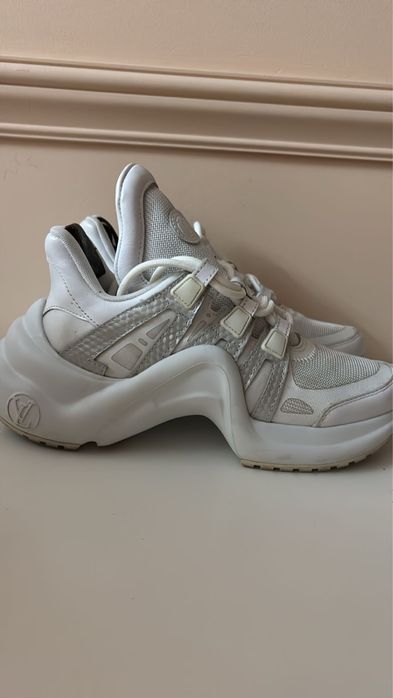 Lv arch light sneaker