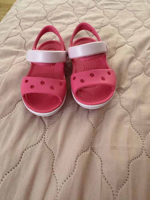 Sandale Crocs roz fete M 22-23 NOU