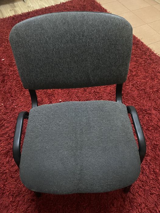 Стулья офисные, цвет черный, состояние отличное