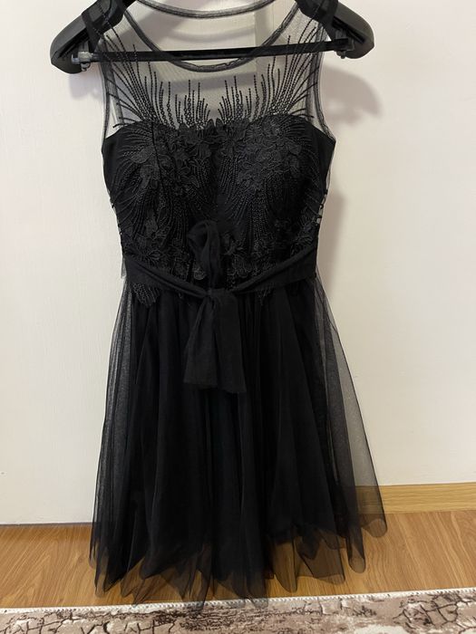 Черна елегантна рокля