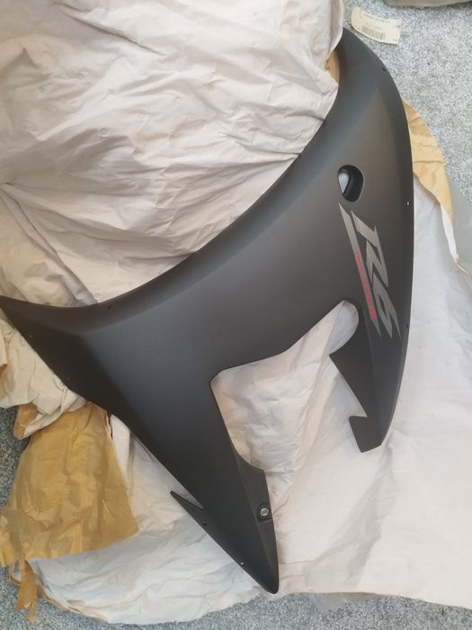 Carena stanga noua originala Yamaha pentru modelul R6 an 2003-2005