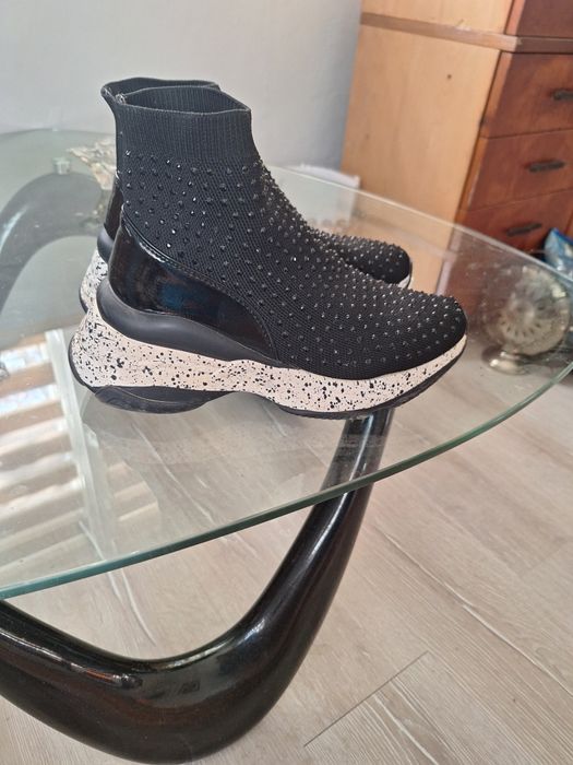 Еластични Боти лъскави черни. Изолирана подметка. Подходящи за Всичко.