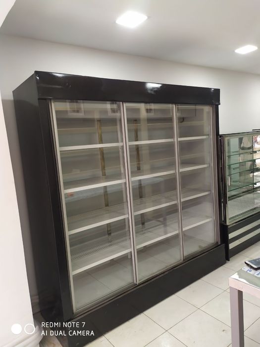 Витрина  холодильники