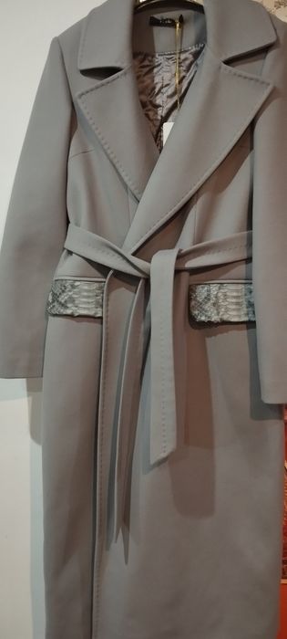 Демисезоннон пальто ( новое)