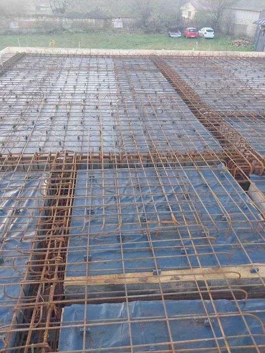Echipă cu experiență în construcții civile și industriale.