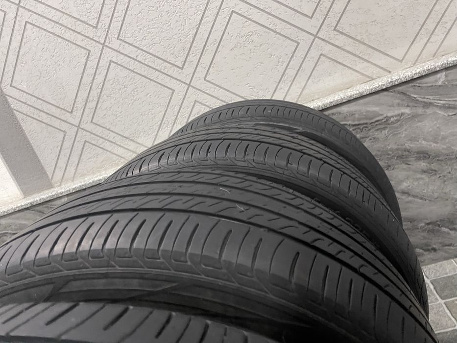 Шина 235/50R19.
