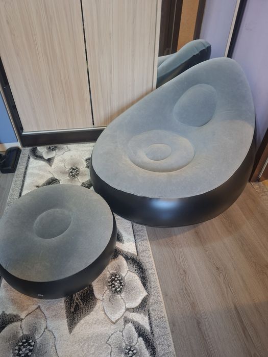 Кресло и табуретка 20€.