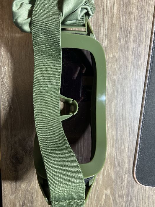 Защитни очила.