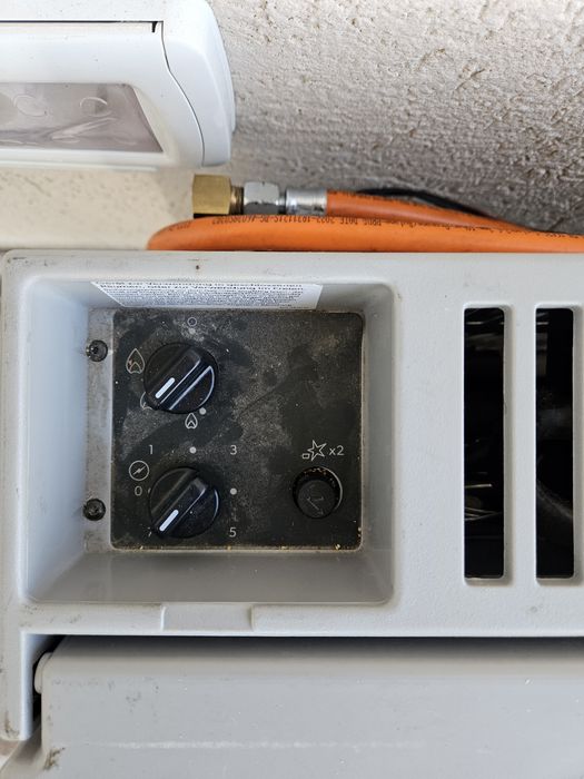 Vand  lada frigorifica domitec  pe gaz,12v si 220