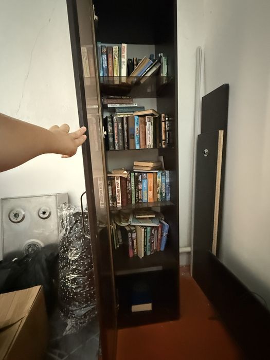 Продам книжный шкаф