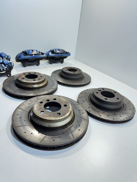 Вентилирани спирачни дискове с апарати от БМВ 3.5д/BMW 3.5d