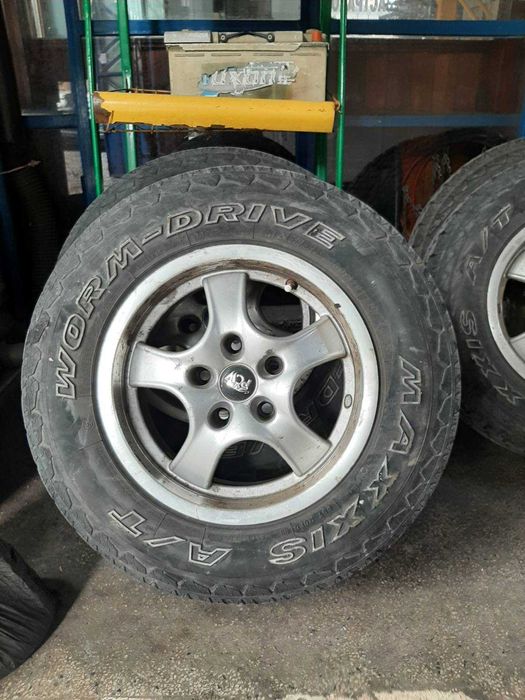Джанти EMR 15" 5x114.3 / 7Jx15H2 с гуми Maxxis Worm-Drive 215/75/R15