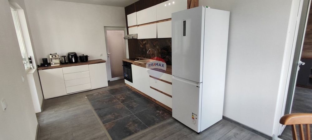 Продава се Тристаен апартамент в Варна, Младост 1 - 106 кв.м за 2076 €/кв.м - Снимка #3