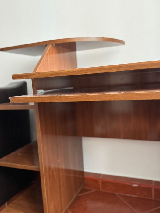 Birou practic din lemn