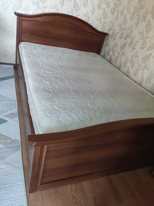 Продам кровать полуторку