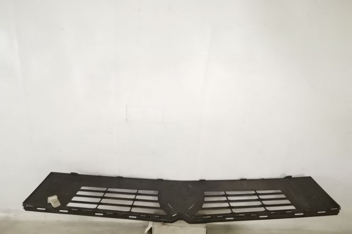 Оригинална централна решетка в добро състояние Опел Астра / Opel Astra