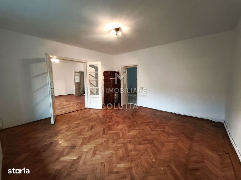 Casă de vânzare | 2 min de Centrul Vechi | garaj | curte proprie