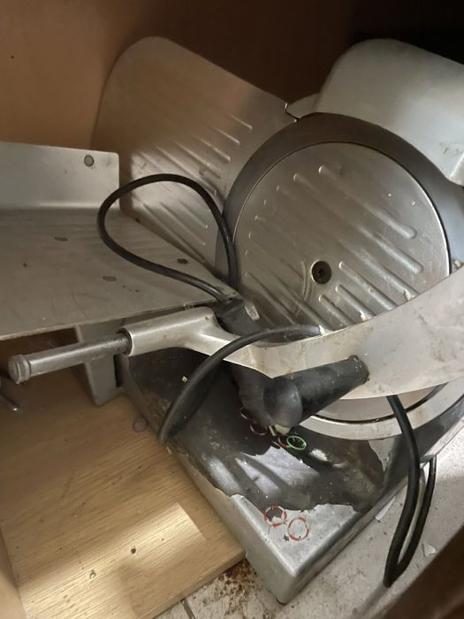 Професионална ел. Машина за рязане на колбаси и месо