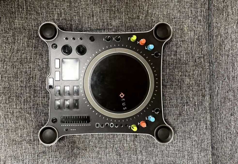 EKS Otus DJ MIDI-контроллер с аудио картой