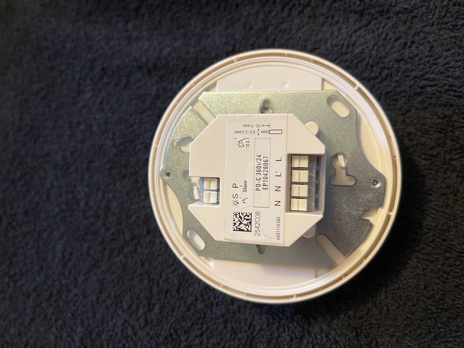 Am 10 bucăți senzori de prezență 360 esylux