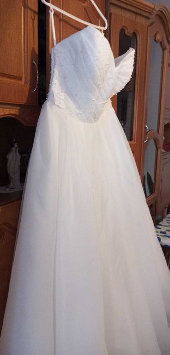 Rochie mireasa model 2025