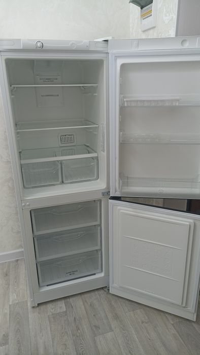 Продаю холодильник INDESIT