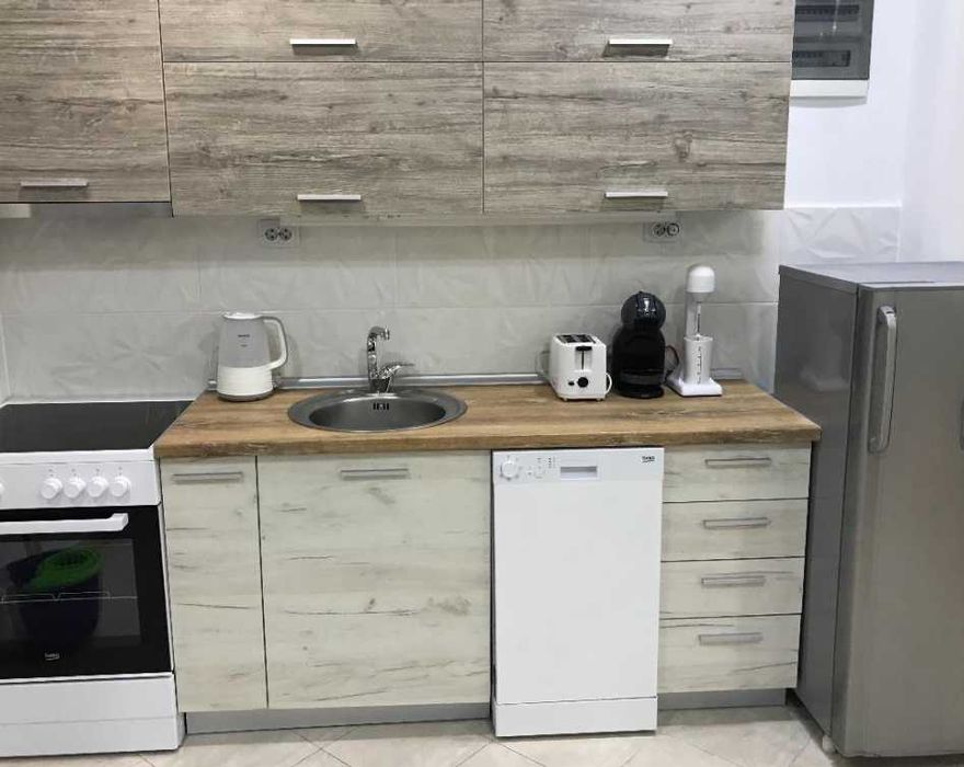 Дава се под наем Тристаен апартамент в Пловдив, Кючук Париж - 89 кв.м за 357 € - Снимка #2