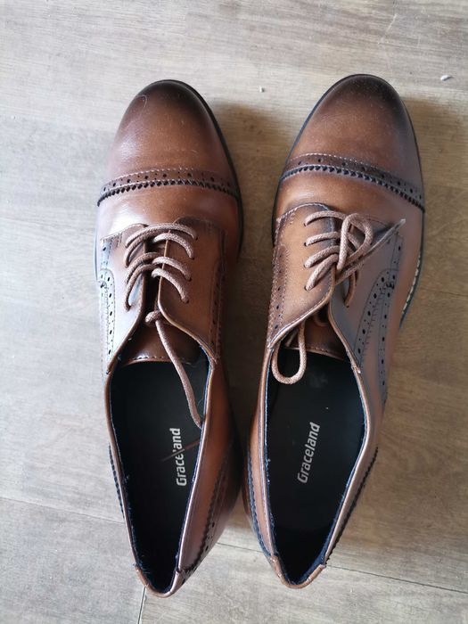 Нови елегантни обувки