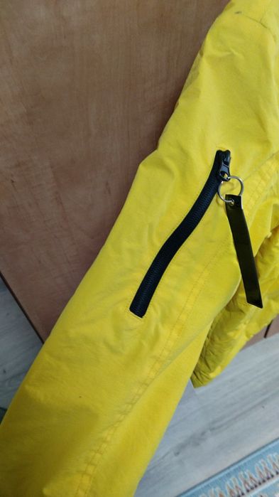 Продам куртку на осень - весну